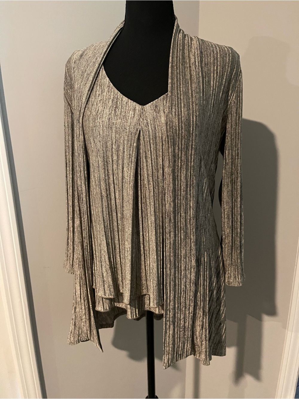 Frank Lyman Design Metallic Light Gray Pleated Open-Front Cardigan